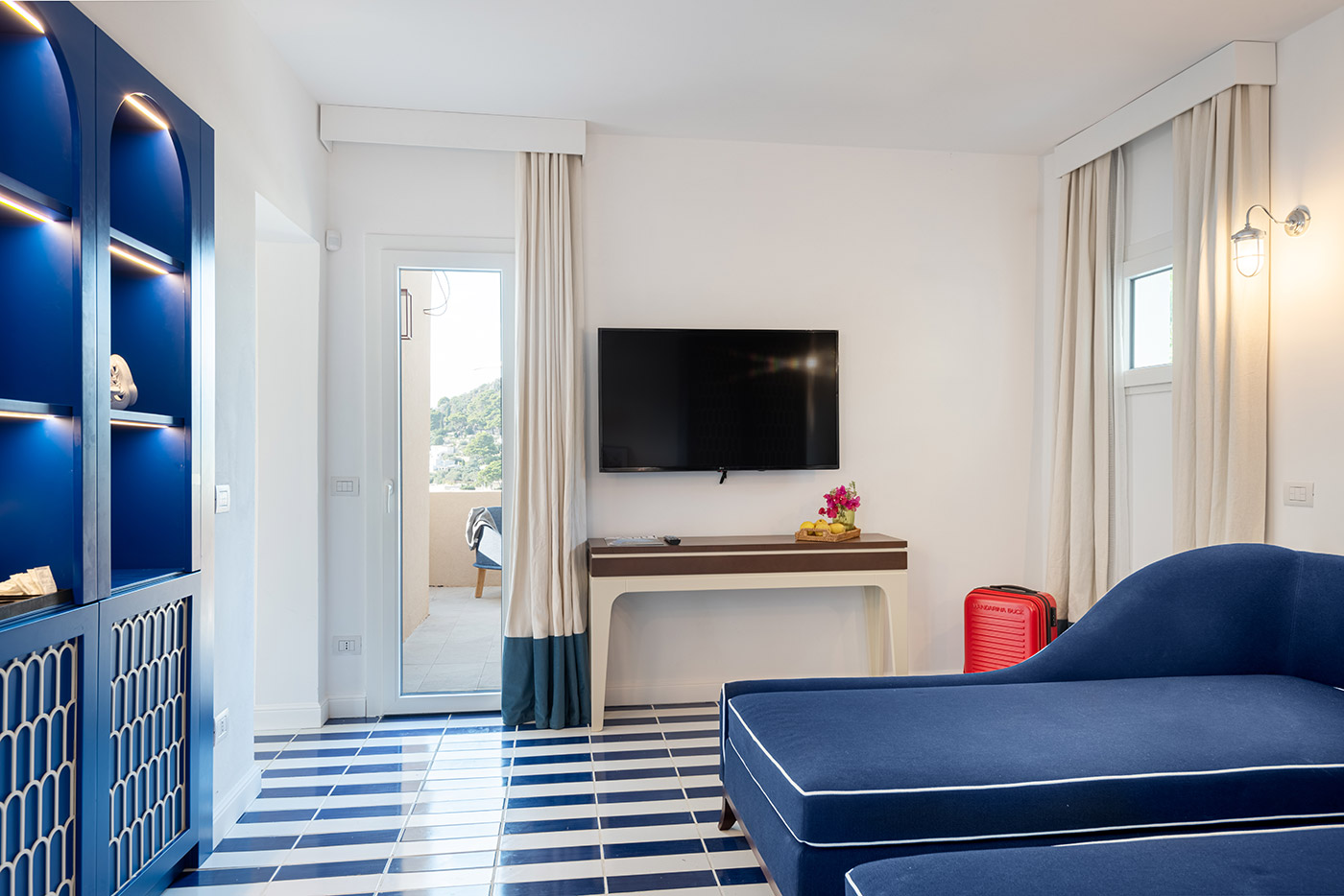 Al momento stai visualizzando Jacuzzi privata con vista sul mare di Capri: Scegli Hotel Villa Lia